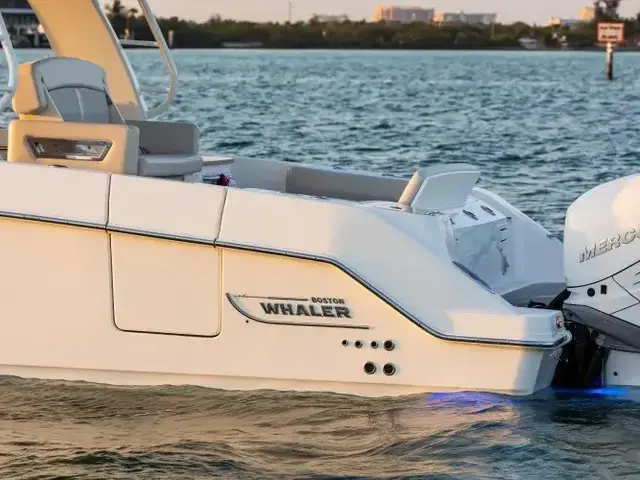 Boston Whaler 350 Realm