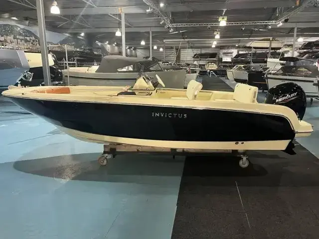 Invictus yachts Invictus 200 sx zwart met Mercury 150 pk op voorraad!