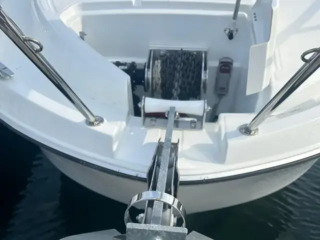 Beneteau Antares 8 Fishing