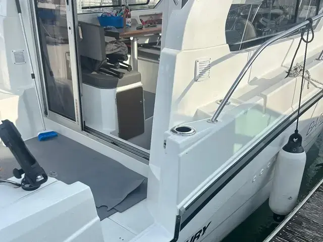 Beneteau Antares 8 Fishing