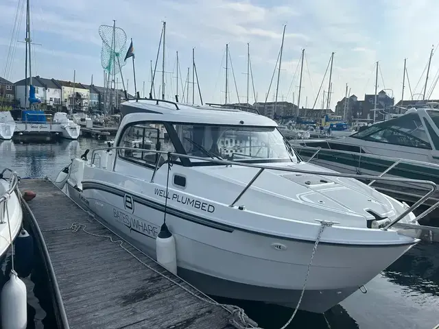 Beneteau Antares 8 Fishing