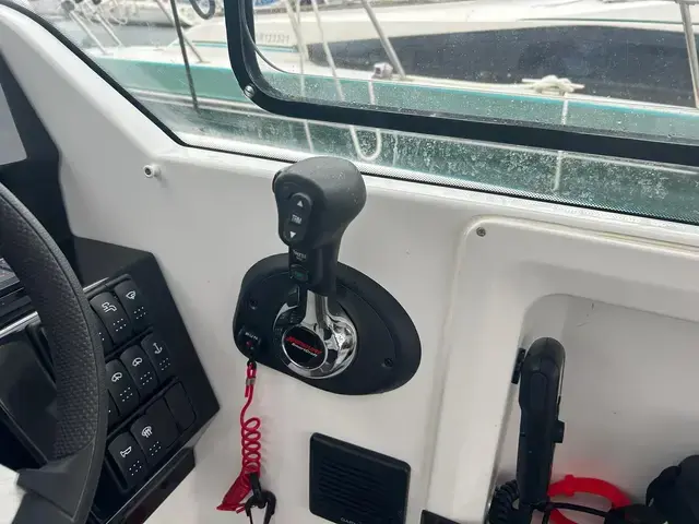 Beneteau Antares 8 Fishing