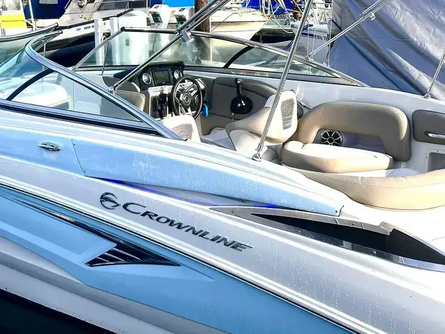 Crownline E235 XS