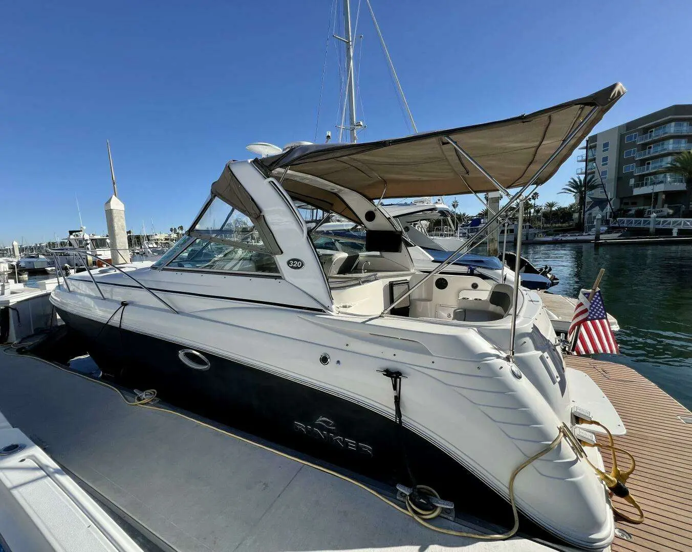 2006 Rinker express cruiser 320