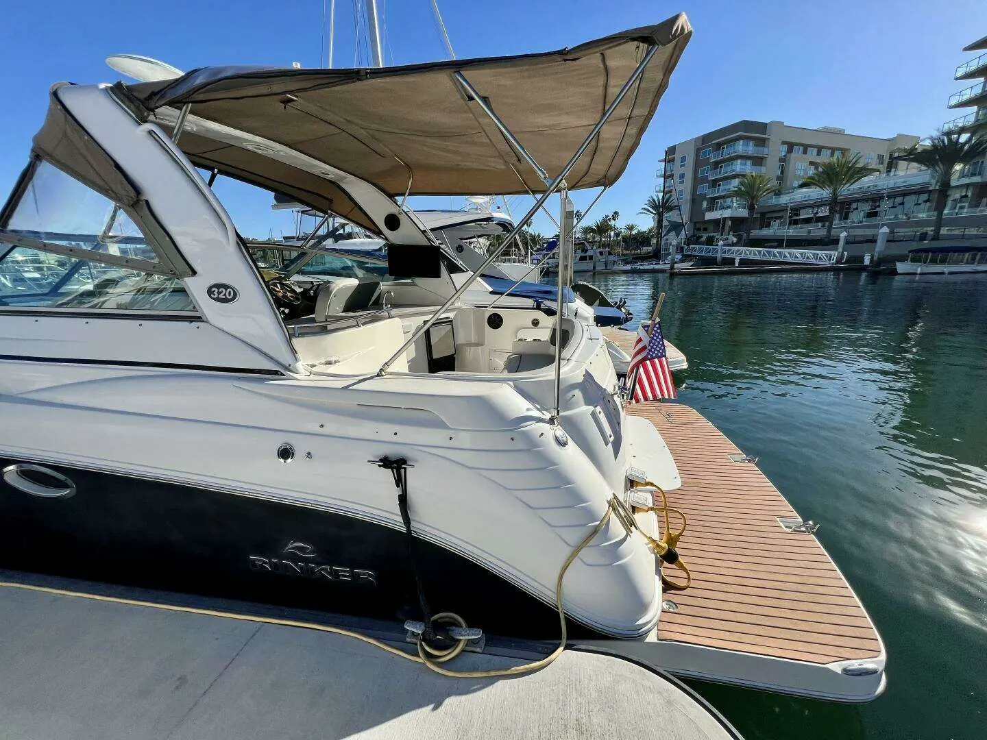 2006 Rinker express cruiser 320