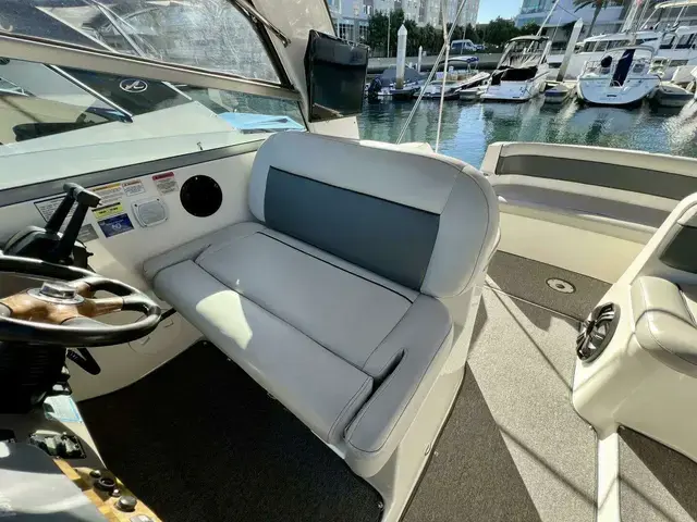 Rinker Express Cruiser 320