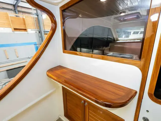 Palm Beach Motor Yachts Avalon 32