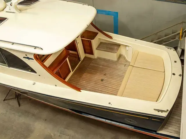 Palm Beach Motor Yachts Avalon 32