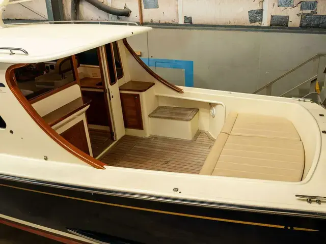 Palm Beach Motor Yachts Avalon 32