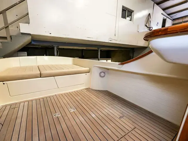 Palm Beach Motor Yachts Avalon 32