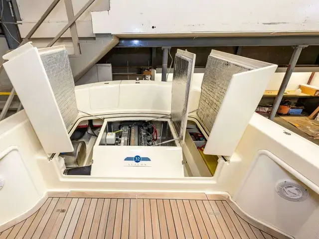 Palm Beach Motor Yachts Avalon 32