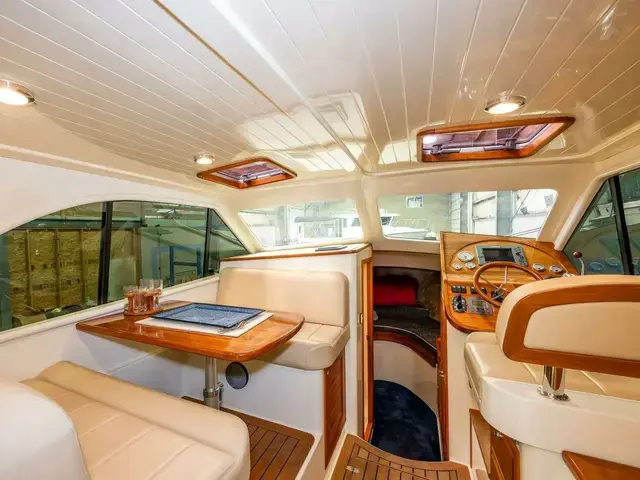 Palm Beach Motor Yachts Avalon 32