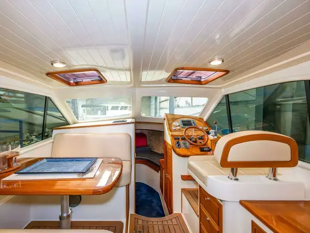 Palm Beach Motor Yachts Avalon 32