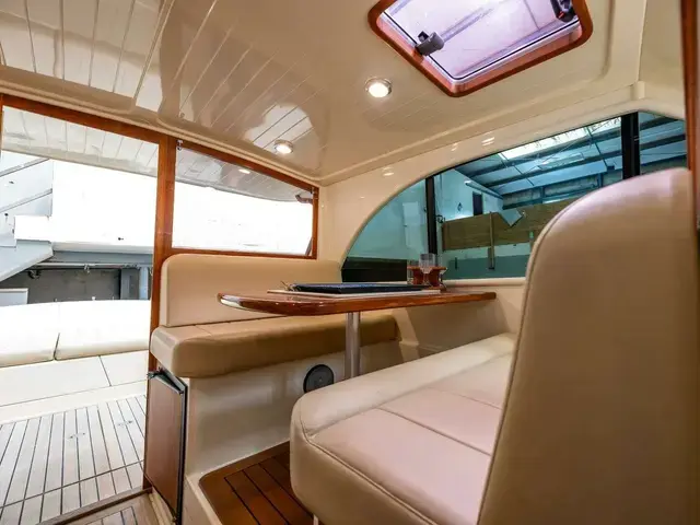 Palm Beach Motor Yachts Avalon 32