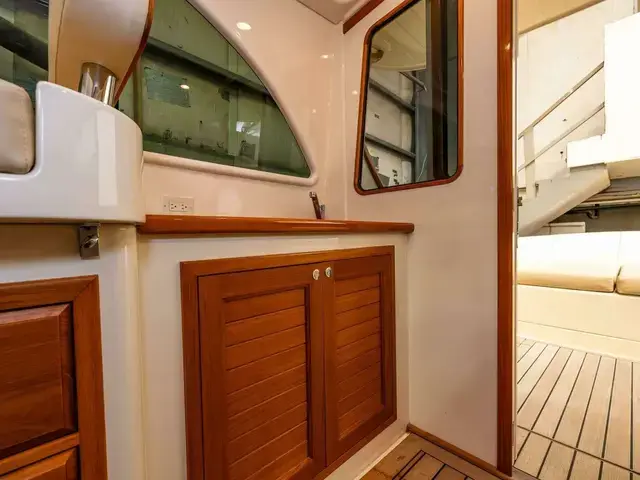 Palm Beach Motor Yachts Avalon 32