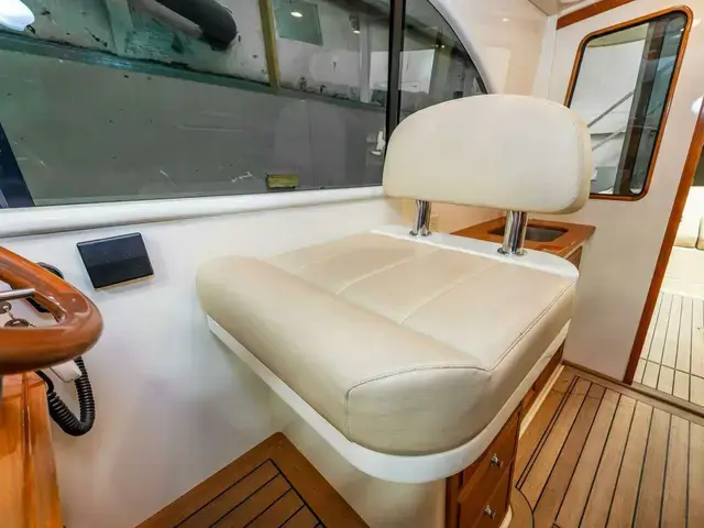 Palm Beach Motor Yachts Avalon 32