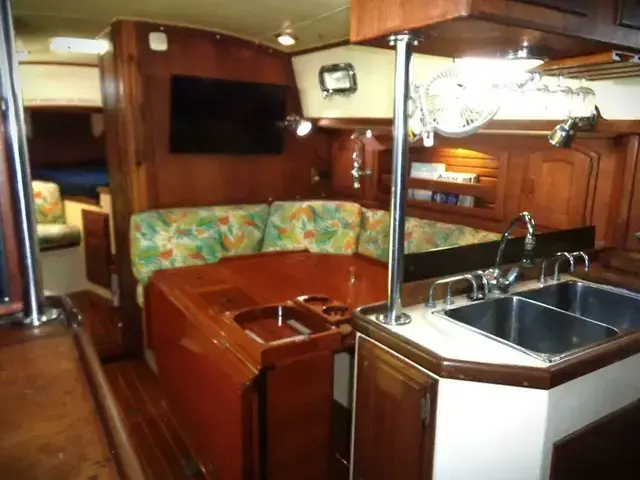 Pacific Seacraft 37