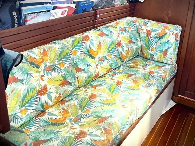 Pacific Seacraft 37