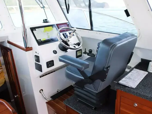 Ocean Sport Roamer 30 OB