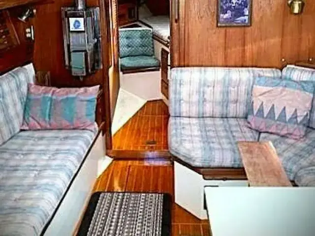 Pacific Seacraft 37