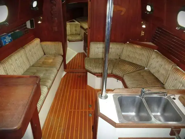 Pacific Seacraft 37