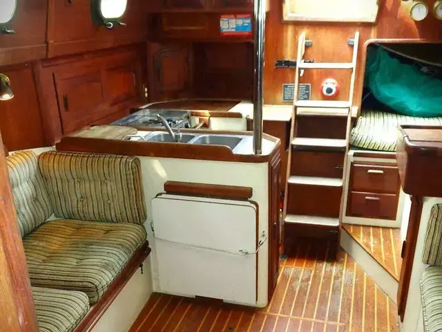 Pacific Seacraft 37