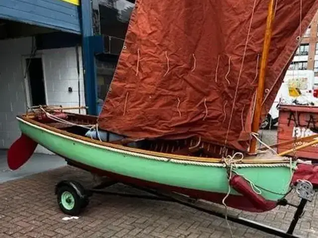 Custom Lug Sail Dinghy