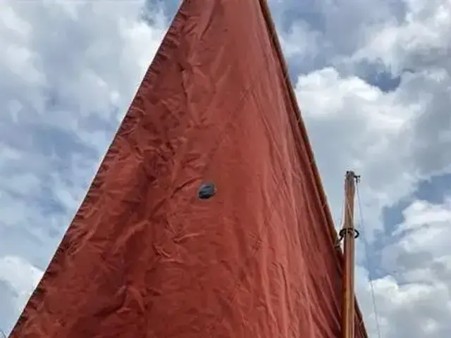 Custom Lug Sail Dinghy