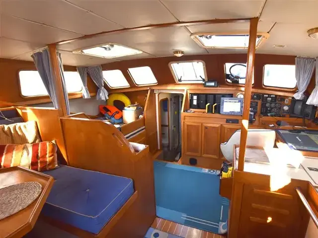 Freedom 47 Pilothouse