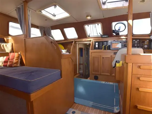 Freedom 47 Pilothouse