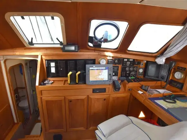 Freedom 47 Pilothouse