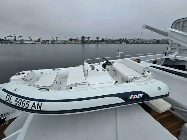 AB Yachts JET 330