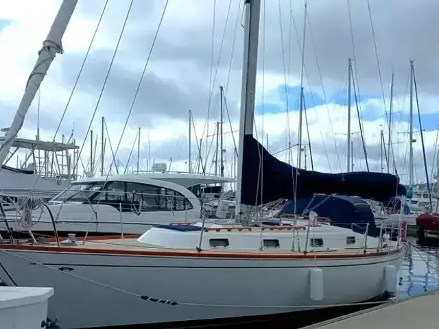 Tartan 37' Cutter