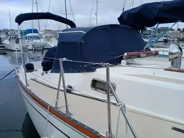 Tartan 37' Cutter