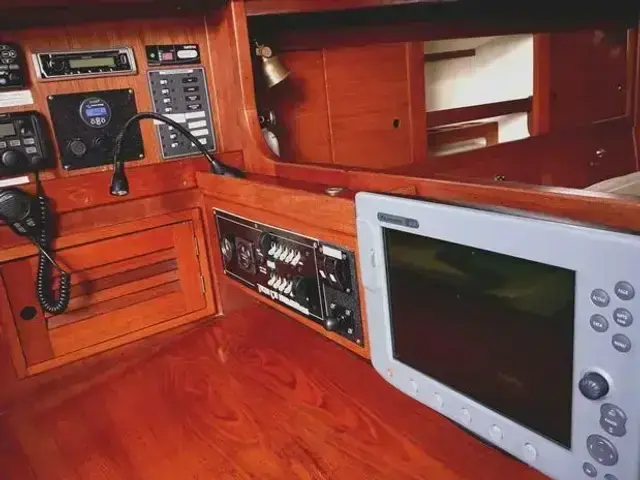 Tartan 37' Cutter