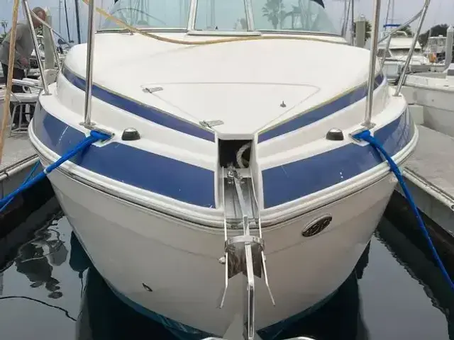 Rinker Fiesta Vee 270