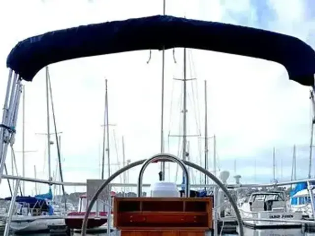 Tartan 37' Cutter