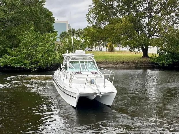 2010 Glacier Bay 2670 isle runner