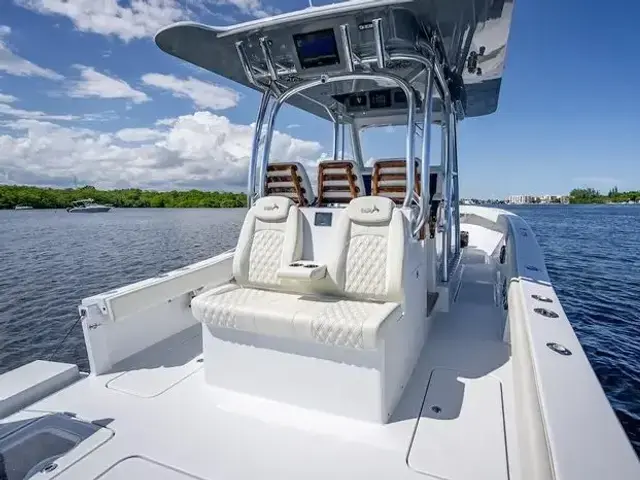 Billfish 39 Center Console w-Tower