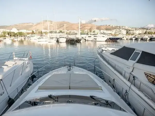 Ferretti Yachts 620