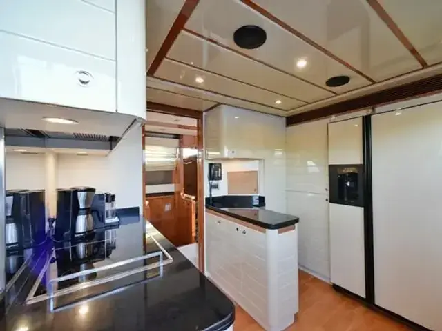 Ferretti Yachts Ferretti 881