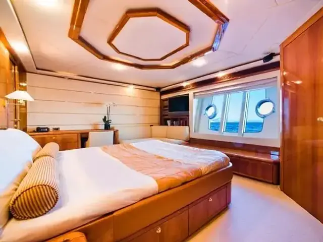 Ferretti Yachts Ferretti 881