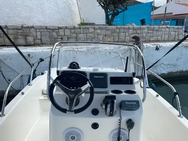 Boston Whaler 170 Dauntless