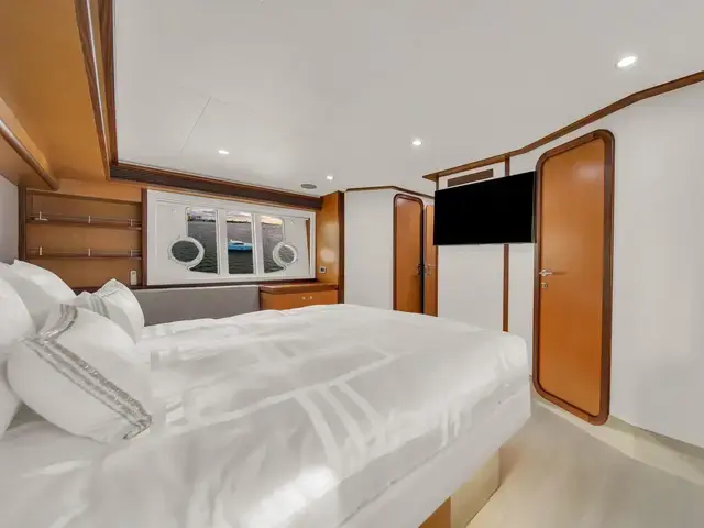 Ferretti Yachts 660