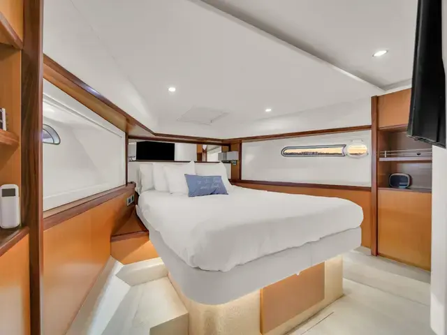 Ferretti Yachts 660