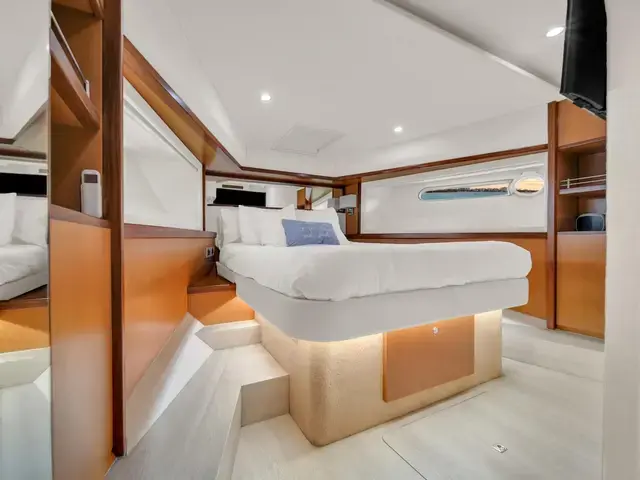 Ferretti Yachts 660