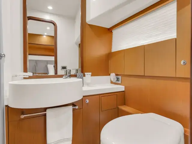 Ferretti Yachts 660