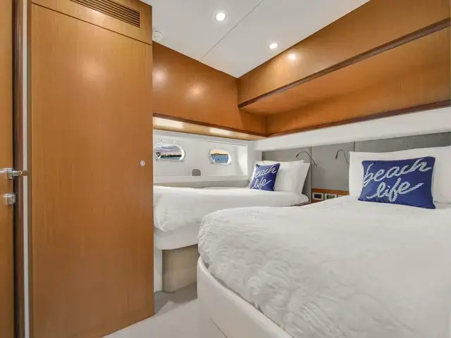 Ferretti Yachts 660