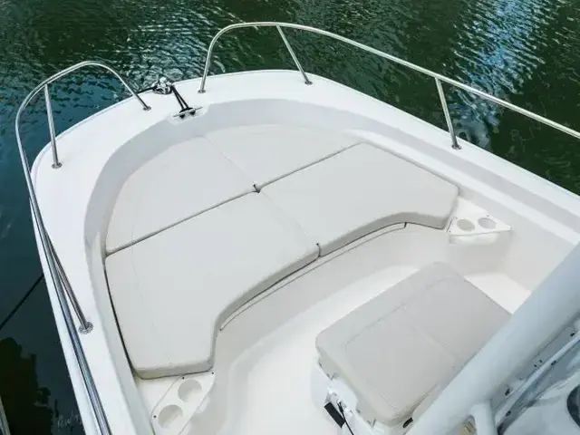 Boston Whaler 190 Montauk