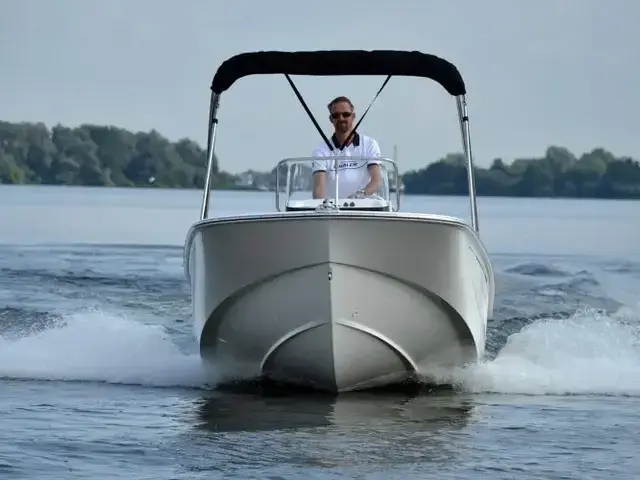 Boston Whaler 170 Montauk